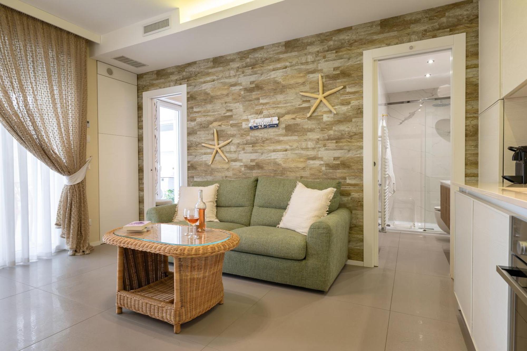 Cozy Marine Apt With Jacuzzi - 250Mt From Sea โปลีญาโนอามาเร ภายนอก รูปภาพ