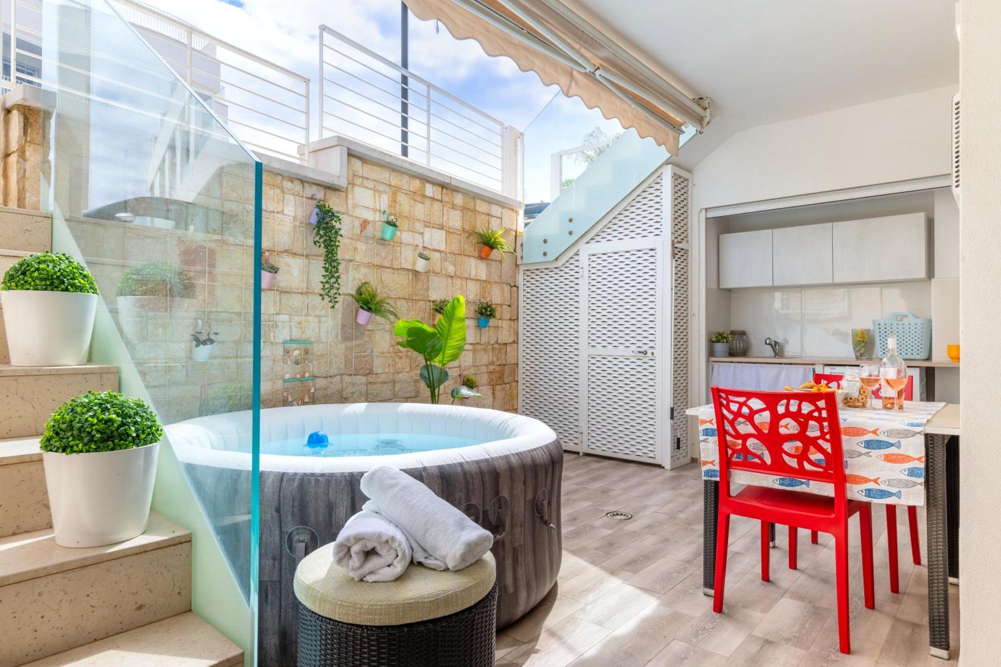 Cozy Marine Apt With Jacuzzi - 250Mt From Sea โปลีญาโนอามาเร ภายนอก รูปภาพ