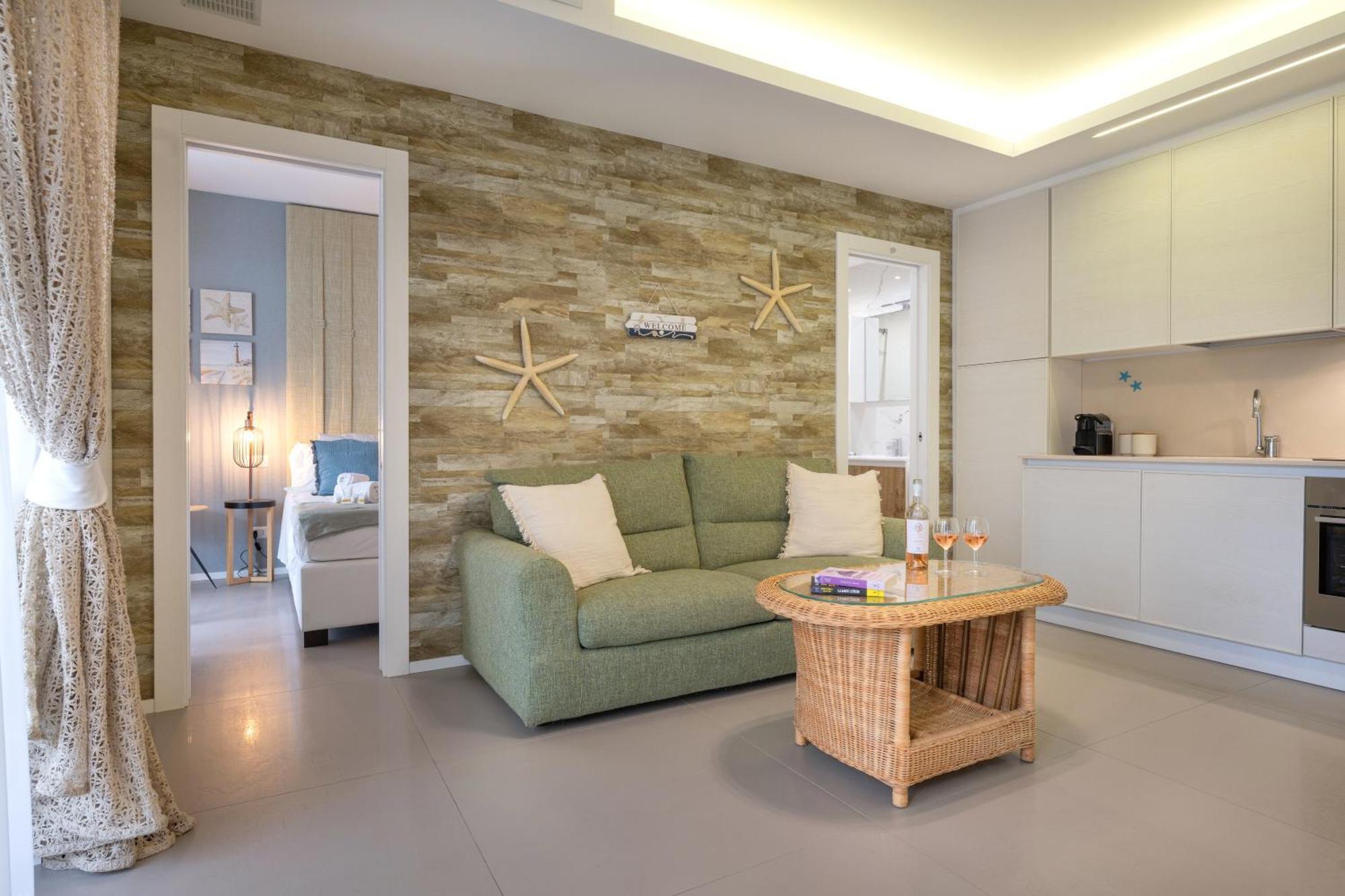 Cozy Marine Apt With Jacuzzi - 250Mt From Sea โปลีญาโนอามาเร ภายนอก รูปภาพ